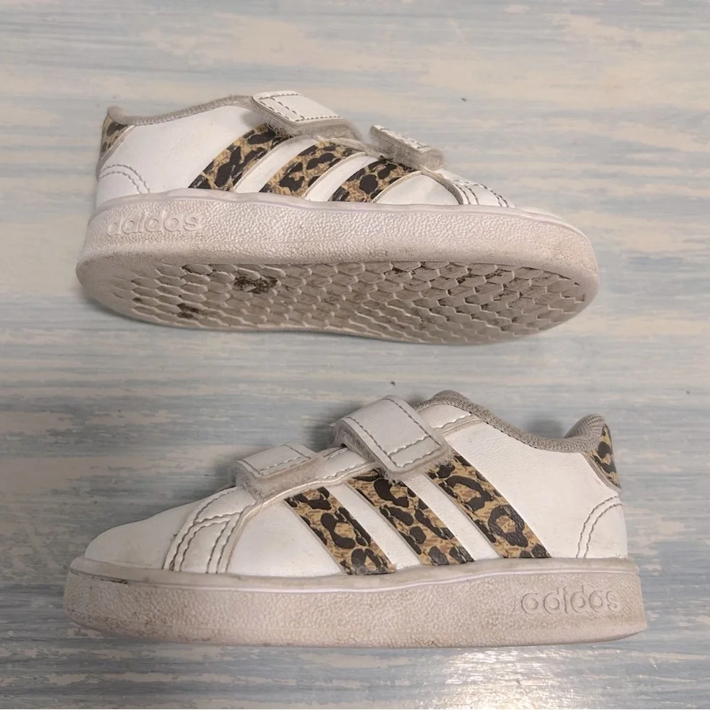 Adidas grand court animal print 3 stripe sneakers Velcro close size 5